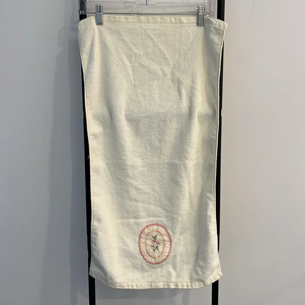 Laura Ashley for Avanti Linens Cream Bath Handles Towel